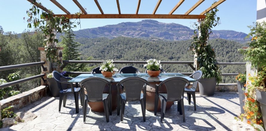 Сasa de 4 dormitorios en venta en Castellar del Vallès, Barcelona, Cataluña, Spain № 4968