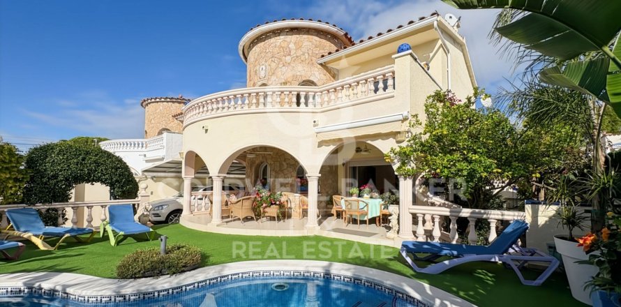 Сasa de 4 dormitorios en venta en Empuriabrava, Gerona, Cataluña, Spain № 5456