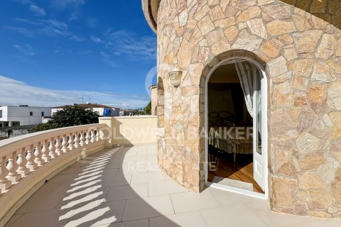 Сasa de 4 dormitorios en venta en Empuriabrava, Gerona, Cataluña, Spain № 5456 - foto 12