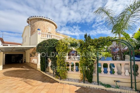 Сasa de 4 dormitorios en venta en Empuriabrava, Gerona, Cataluña, Spain № 5456 - foto 3
