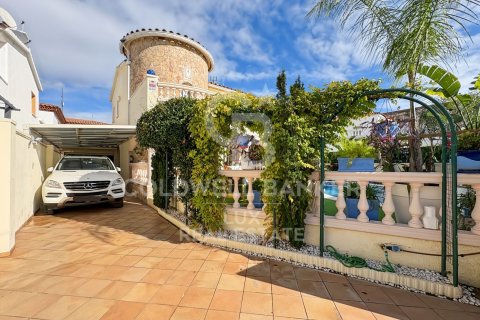 Сasa de 4 dormitorios en venta en Empuriabrava, Gerona, Cataluña, Spain № 5456 - foto 27