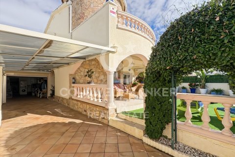 Сasa de 4 dormitorios en venta en Empuriabrava, Gerona, Cataluña, Spain № 5456 - foto 21