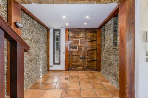 Villa de 6 dormitorios en venta en Barcelona, Cataluña, Spain № 4109 - foto 3