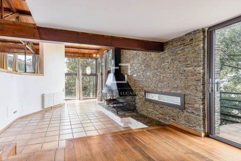 Villa de 6 dormitorios en venta en Barcelona, Cataluña, Spain № 4109 - foto 12