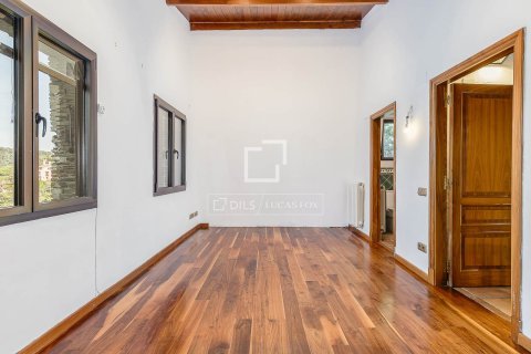 Villa de 6 dormitorios en venta en Barcelona, Cataluña, Spain № 4109 - foto 23