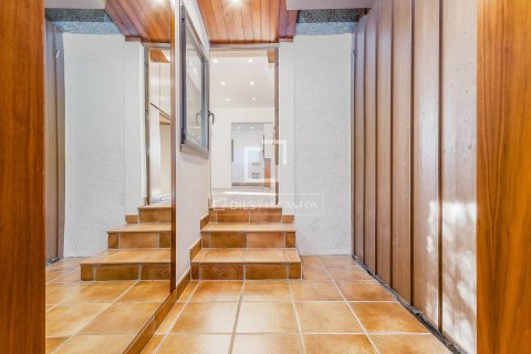 Villa de 6 dormitorios en venta en Barcelona, Cataluña, Spain № 4109 - foto 28