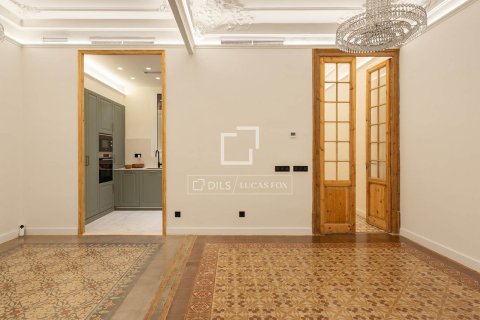 Apartamento de 2 dormitorios en venta en Barcelona, Cataluña, Spain № 4106 - foto 7