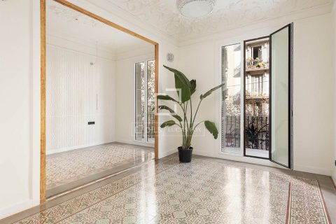 Apartamento de 2 dormitorios en venta en Barcelona, Cataluña, Spain № 4106 - foto 9