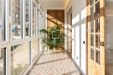 Apartamento de 2 dormitorios en venta en Barcelona, Cataluña, Spain № 4106 - foto 2