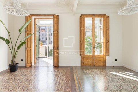 Apartamento de 2 dormitorios en venta en Barcelona, Cataluña, Spain № 4106 - foto 22