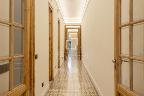 Apartamento de 2 dormitorios en venta en Barcelona, Cataluña, Spain № 4106 - foto 8