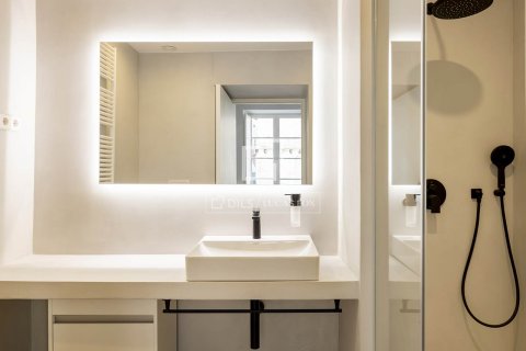 2 bedrooms apartment for sale in Barcelona, Catalonia, Spain № 4376 - photo 10