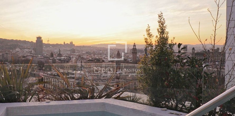 Ático de 4 dormitorios en venta en Barcelona, Cataluña, Spain № 4377