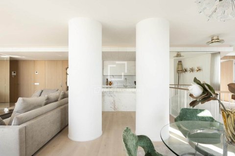 Ático de 4 dormitorios en venta en Barcelona, Cataluña, Spain № 4377 - foto 16