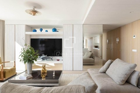 Ático de 4 dormitorios en venta en Barcelona, Cataluña, Spain № 4377 - foto 14