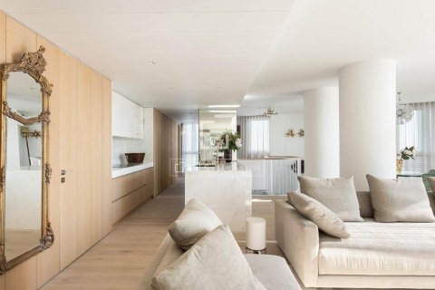 Ático de 4 dormitorios en venta en Barcelona, Cataluña, Spain № 4377 - foto 13