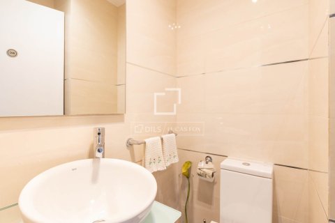 Villa de 6 dormitorios en venta en Barcelona, Cataluña, Spain № 4382 - foto 19