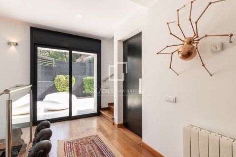Villa de 6 dormitorios en venta en Barcelona, Cataluña, Spain № 4382 - foto 12