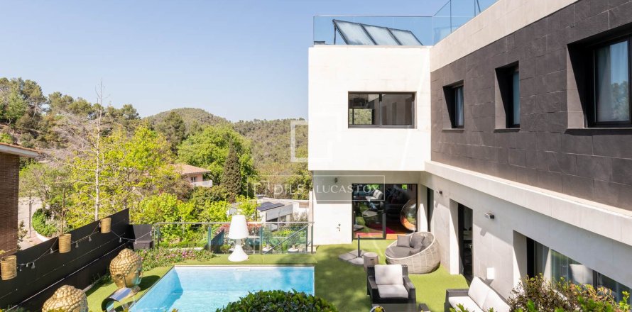Villa de 6 dormitorios en venta en Barcelona, Cataluña, Spain № 4382