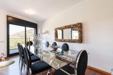 Villa de 6 dormitorios en venta en Barcelona, Cataluña, Spain № 4382 - foto 18