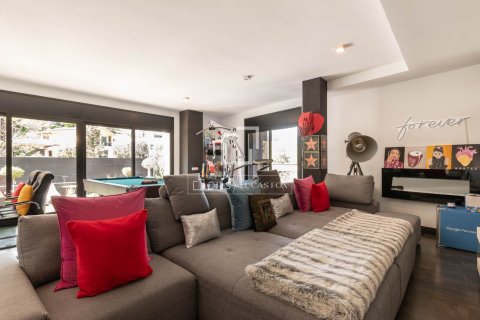 Villa de 6 dormitorios en venta en Barcelona, Cataluña, Spain № 4382 - foto 9