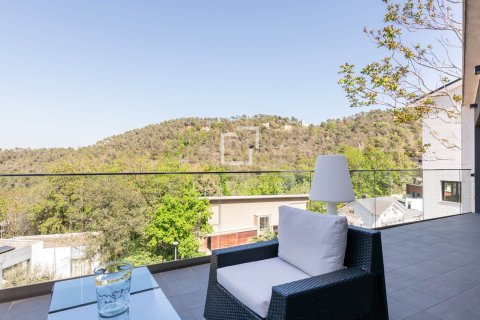 Villa de 6 dormitorios en venta en Barcelona, Cataluña, Spain № 4382 - foto 26