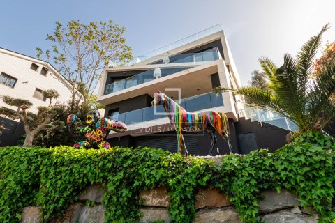 Villa de 6 dormitorios en venta en Barcelona, Cataluña, Spain № 4382 - foto 3