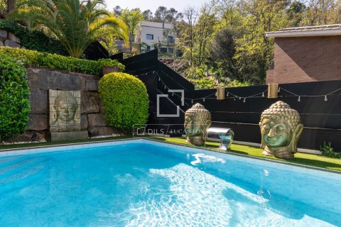 Villa de 6 dormitorios en venta en Barcelona, Cataluña, Spain № 4382 - foto 30