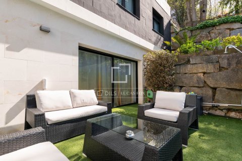Villa de 6 dormitorios en venta en Barcelona, Cataluña, Spain № 4382 - foto 28