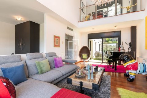 Villa de 6 dormitorios en venta en Barcelona, Cataluña, Spain № 4382 - foto 13