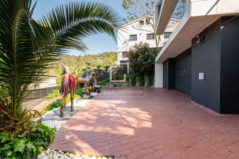 Villa de 6 dormitorios en venta en Barcelona, Cataluña, Spain № 4382 - foto 5