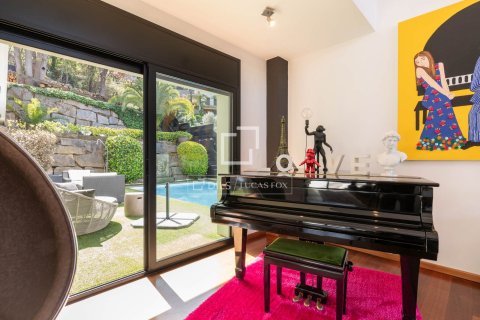 Villa de 6 dormitorios en venta en Barcelona, Cataluña, Spain № 4382 - foto 15