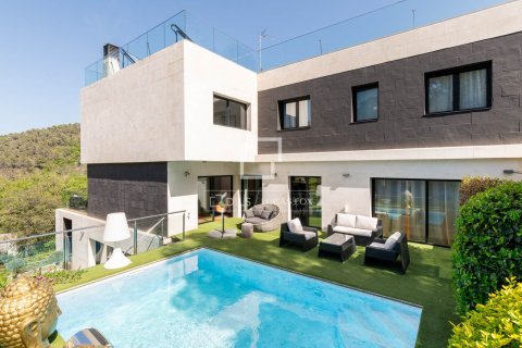 Villa de 6 dormitorios en venta en Barcelona, Cataluña, Spain № 4382 - foto 29