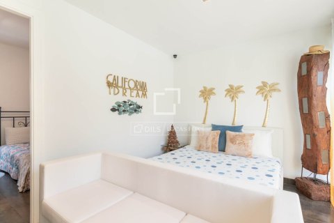 Villa de 6 dormitorios en venta en Barcelona, Cataluña, Spain № 4382 - foto 25