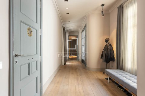 4 bedrooms apartment for sale in Barcelona, Catalonia, Spain № 4378 - photo 12
