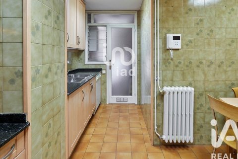 Apartamento de 4 dormitorios en venta en Barcelona, Cataluña, Spain № 7434 - foto 20