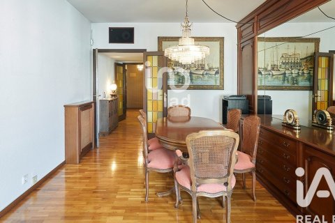 Apartamento de 4 dormitorios en venta en Barcelona, Cataluña, Spain № 7434 - foto 15