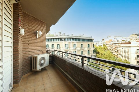 Apartamento de 4 dormitorios en venta en Barcelona, Cataluña, Spain № 7434 - foto 18