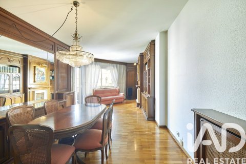 Apartamento de 4 dormitorios en venta en Barcelona, Cataluña, Spain № 7434 - foto 29