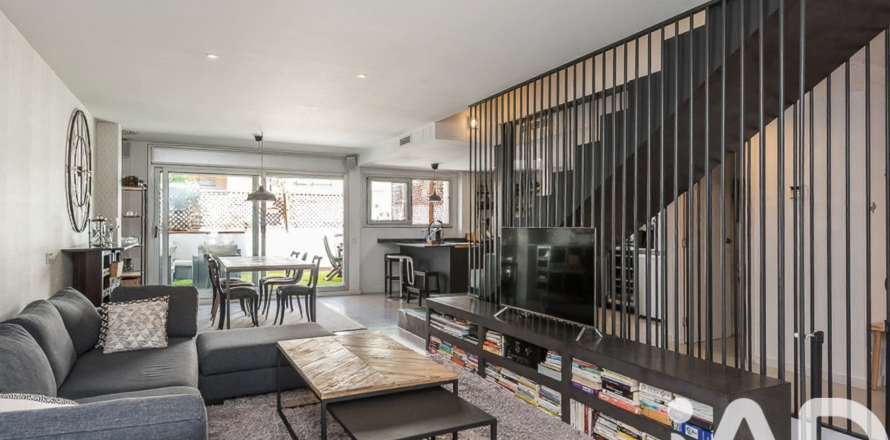 Casa adosada de 4 dormitorios en venta en Barcelona, Cataluña, Spain № 7435