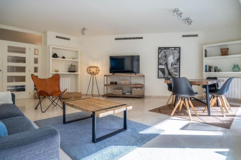 Apartamento de 4 dormitorios en venta en Sitges, Barcelona, Cataluña, Spain № 7104 - foto 13