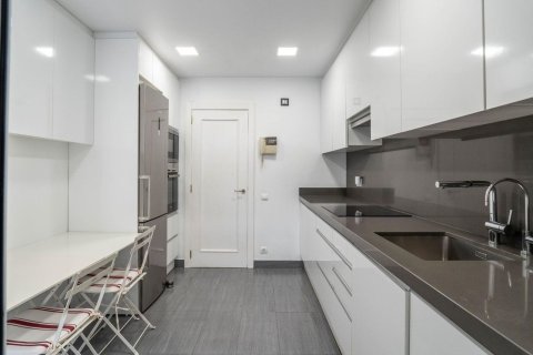 Apartamento de 4 dormitorios en venta en Sitges, Barcelona, Cataluña, Spain № 7104 - foto 5