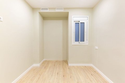 Купить квартиру в Барселона, Испания с 3 комнаты, 58м², № 7107 - фото 12