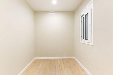 Купить квартиру в Барселона, Испания с 3 комнаты, 58м², № 7107 - фото 7