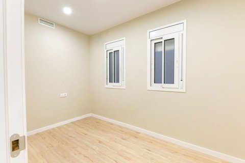 Купить квартиру в Барселона, Испания с 3 комнаты, 58м², № 7107 - фото 8