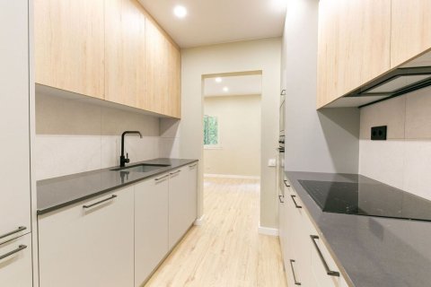 Купить квартиру в Барселона, Испания с 3 комнаты, 58м², № 7107 - фото 18