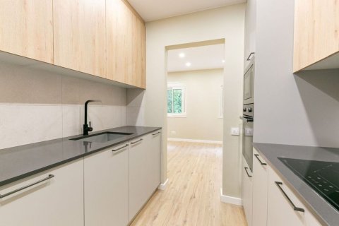 Купить квартиру в Барселона, Испания с 3 комнаты, 58м², № 7107 - фото 16