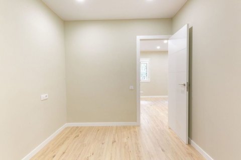 Купить квартиру в Барселона, Испания с 3 комнаты, 58м², № 7107 - фото 11