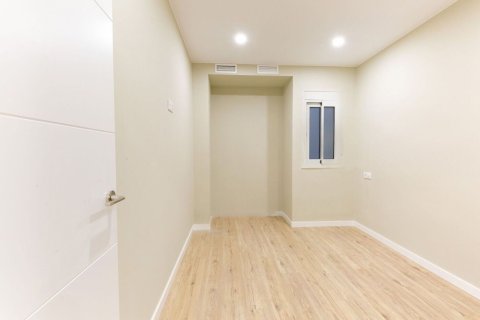 Купить квартиру в Барселона, Испания с 3 комнаты, 58м², № 7107 - фото 13