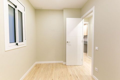 Купить квартиру в Барселона, Испания с 3 комнаты, 58м², № 7107 - фото 6